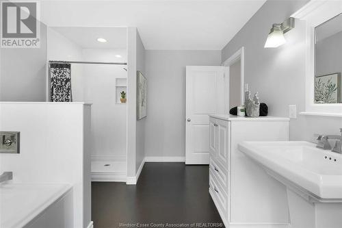 21429 Lynn Road, Wheatley, ON - Indoor Photo Showing Bathroom