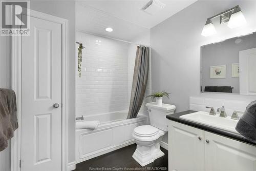 21429 Lynn Road, Wheatley, ON - Indoor Photo Showing Bathroom