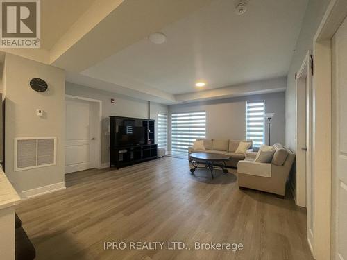 304 - 19B West Street N, Kawartha Lakes, ON - Indoor Photo Showing Living Room