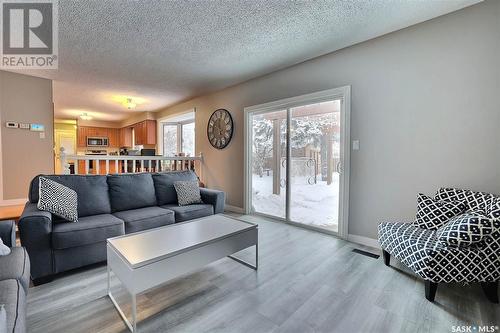 11 Forbes Place, Regina, SK - Indoor Photo Showing Living Room