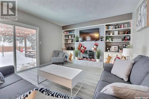 11 Forbes Place, Regina, SK - Indoor Photo Showing Living Room