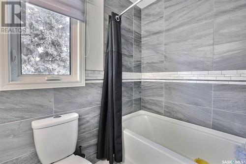 11 Forbes Place, Regina, SK - Indoor Photo Showing Bathroom