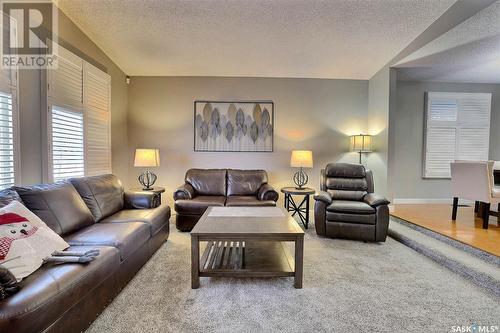 11 Forbes Place, Regina, SK - Indoor Photo Showing Living Room