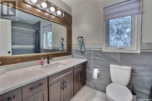 11 Forbes Place, Regina, SK - Indoor Photo Showing Bathroom