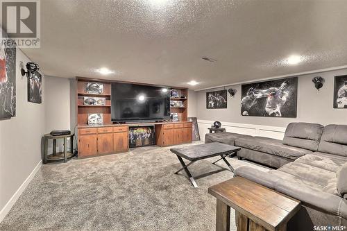 11 Forbes Place, Regina, SK - Indoor Photo Showing Living Room