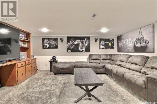 11 Forbes Place, Regina, SK - Indoor Photo Showing Living Room