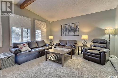 11 Forbes Place, Regina, SK - Indoor Photo Showing Living Room