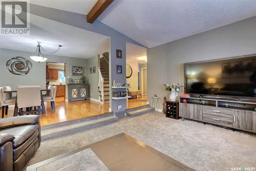 11 Forbes Place, Regina, SK - Indoor Photo Showing Living Room