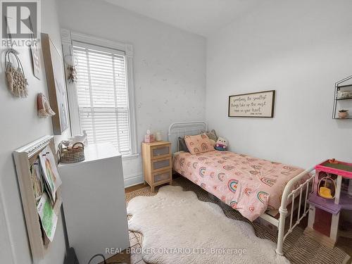 106 Front Street W, Strathroy-Caradoc (Nw), ON - Indoor Photo Showing Bedroom