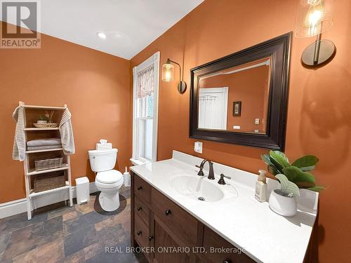 106 Front Street W, Strathroy-Caradoc (Nw), ON - Indoor Photo Showing Bathroom