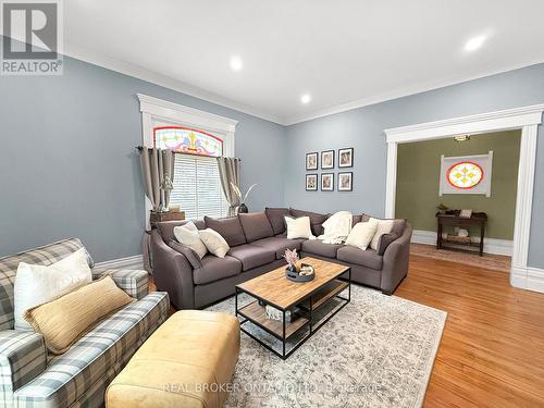 106 Front Street W, Strathroy-Caradoc (Nw), ON - Indoor Photo Showing Living Room