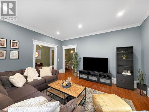 106 Front Street W, Strathroy-Caradoc (Nw), ON - Indoor Photo Showing Living Room