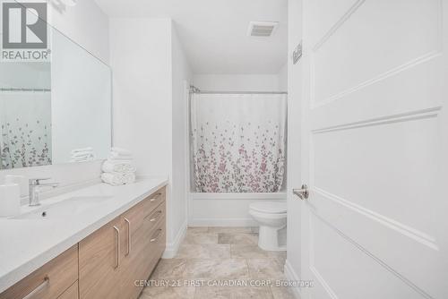 Upstairs 4/pc Main Bathroom - 207 Union Avenue, Middlesex Centre (Komoka), ON - Indoor Photo Showing Bathroom