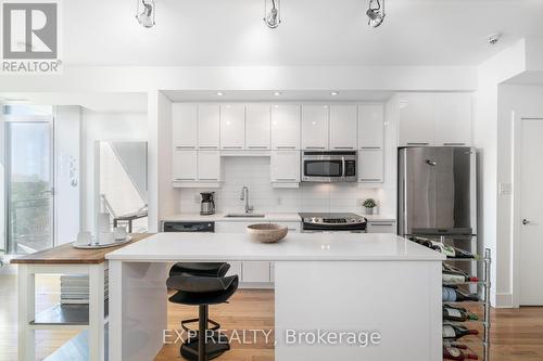 411 - 101 Richmond Road, Ottawa, ON - Indoor Photo Showing Kitchen With Upgraded Kitchen