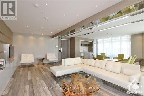 1009 - 485 Richmond Road, Ottawa, ON - Indoor Photo Showing Living Room