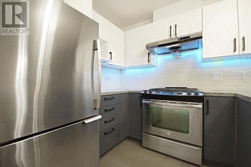 407 8600 Park Road, Richmond, BC - Indoor Photo Showing Kitchen With Stainless Steel Kitchen