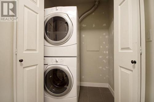 407 8600 Park Road, Richmond, BC - Indoor Photo Showing Laundry Room