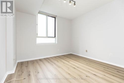 606 - 633 Bay Street, Toronto, ON - Indoor Photo Showing Other Room