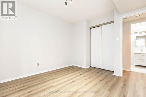 606 - 633 Bay Street, Toronto, ON - Indoor Photo Showing Other Room