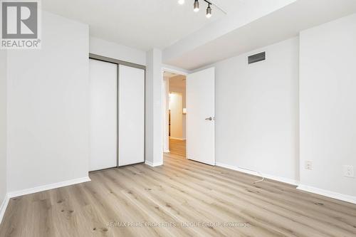 606 - 633 Bay Street, Toronto, ON - Indoor Photo Showing Other Room