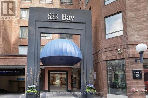 606 - 633 Bay Street, Toronto, ON - Outdoor With Fireplace