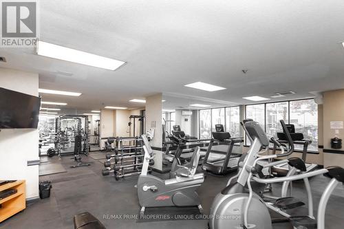 606 - 633 Bay Street, Toronto, ON - Indoor Photo Showing Gym Room