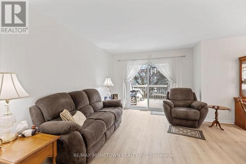 23 Wilmot Young Place, Brockville, ON - Indoor Photo Showing Living Room