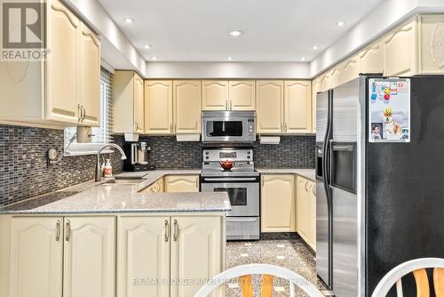 1106 Ridge Valley Drive, Oshawa (Pinecrest), ON - Indoor Photo Showing Kitchen With Stainless Steel Kitchen With Upgraded Kitchen