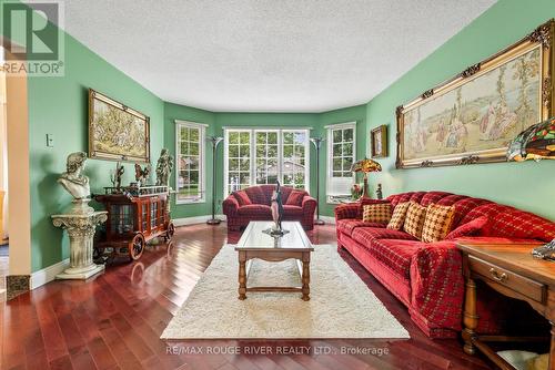 1106 Ridge Valley Drive, Oshawa (Pinecrest), ON - Indoor Photo Showing Living Room