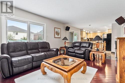 1106 Ridge Valley Drive, Oshawa (Pinecrest), ON - Indoor Photo Showing Living Room