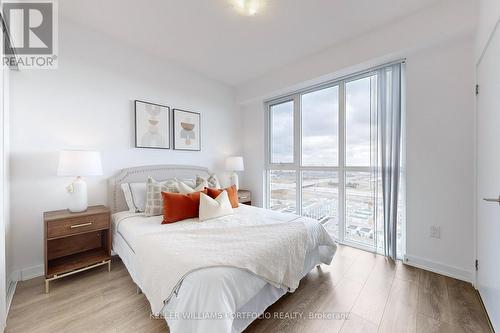 1802 - 38 Honeycrisp Crescent, Vaughan, ON - Indoor Photo Showing Bedroom