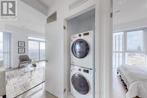 1802 - 38 Honeycrisp Crescent, Vaughan, ON - Indoor Photo Showing Laundry Room