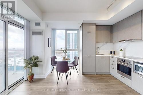 1802 - 38 Honeycrisp Crescent, Vaughan, ON - Indoor Photo Showing Kitchen