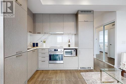 1802 - 38 Honeycrisp Crescent, Vaughan, ON - Indoor Photo Showing Kitchen