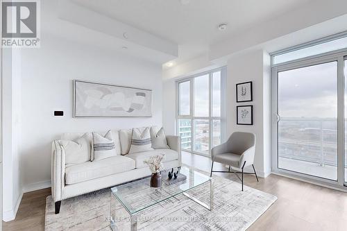 1802 - 38 Honeycrisp Crescent, Vaughan, ON - Indoor Photo Showing Living Room