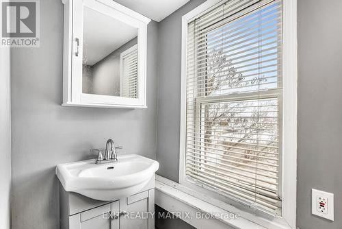 266 Catherine Street, Hawkesbury, ON - Indoor Photo Showing Bathroom