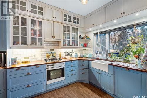 710 University Drive, Saskatoon, SK - Indoor Photo Showing Kitchen With Double Sink With Upgraded Kitchen