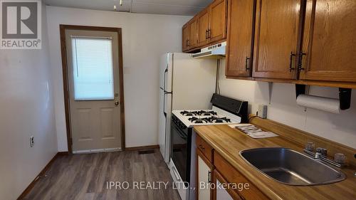 352 Weir Street N, Hamilton, ON - Indoor Photo Showing Kitchen