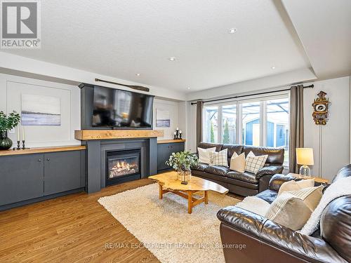 385 Murray Street, Grimsby, ON - Indoor Photo Showing Living Room With Fireplace