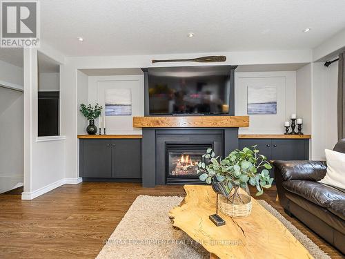 385 Murray Street, Grimsby, ON - Indoor Photo Showing Living Room With Fireplace