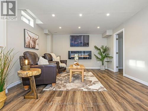 385 Murray Street, Grimsby, ON - Indoor Photo Showing Living Room With Fireplace