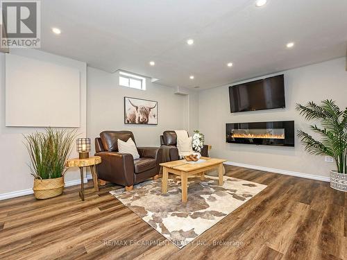 385 Murray Street, Grimsby, ON - Indoor Photo Showing Living Room With Fireplace