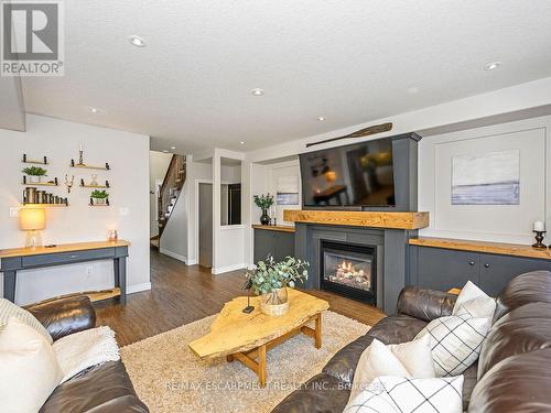 385 Murray Street, Grimsby, ON - Indoor Photo Showing Living Room With Fireplace