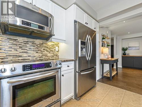 385 Murray Street, Grimsby, ON - Indoor Photo Showing Kitchen With Stainless Steel Kitchen