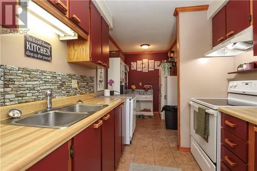 1916 Springdale Crescent, Sudbury, ON - Indoor Photo Showing Kitchen With Double Sink