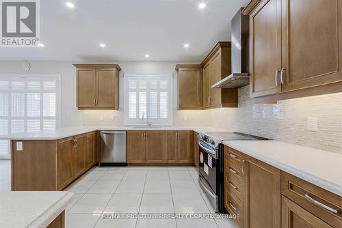 206 Jessie Caverhill, Oakville, ON - Indoor Photo Showing Kitchen With Upgraded Kitchen