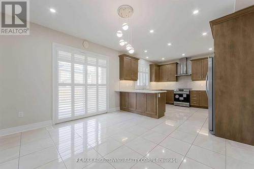 206 Jessie Caverhill, Oakville, ON - Indoor Photo Showing Kitchen