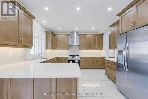 206 Jessie Caverhill, Oakville, ON - Indoor Photo Showing Kitchen With Upgraded Kitchen