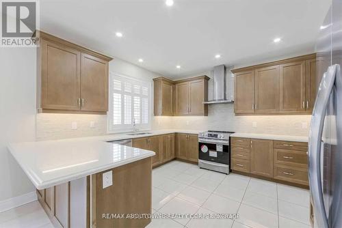 206 Jessie Caverhill, Oakville, ON - Indoor Photo Showing Kitchen With Upgraded Kitchen