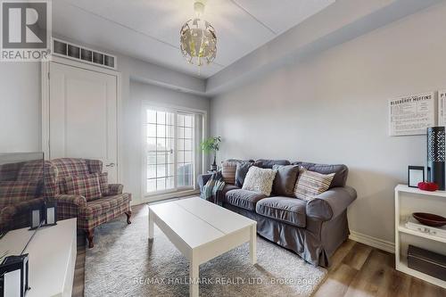 315 - 1077 Gordon Street, Guelph, ON - Indoor Photo Showing Living Room